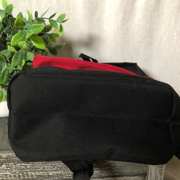 🎒 Mini Mickey Backpack 🎒 - Picture 3 of 5